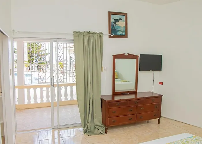 Chateau De La Rose * Montego Bay